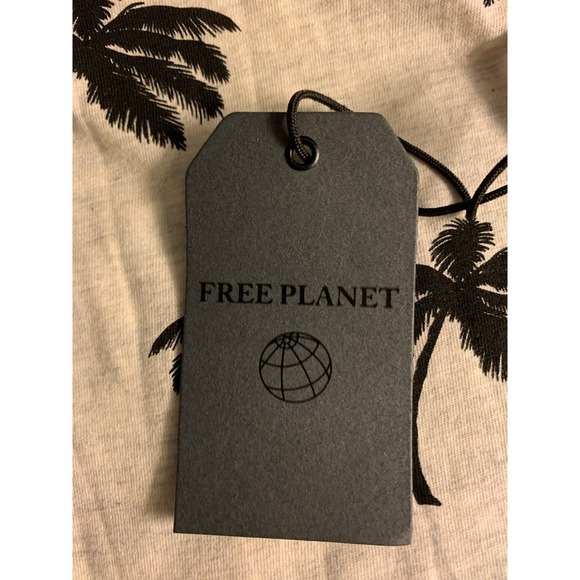 *NWT*. Free Planet” Palm Tree T-Shirt - Size 3X - Picture 6 of 7